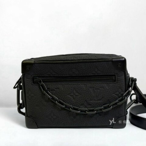 LV包包 Mini Soft Trunk黑牛皮壓紋斜背包M55702