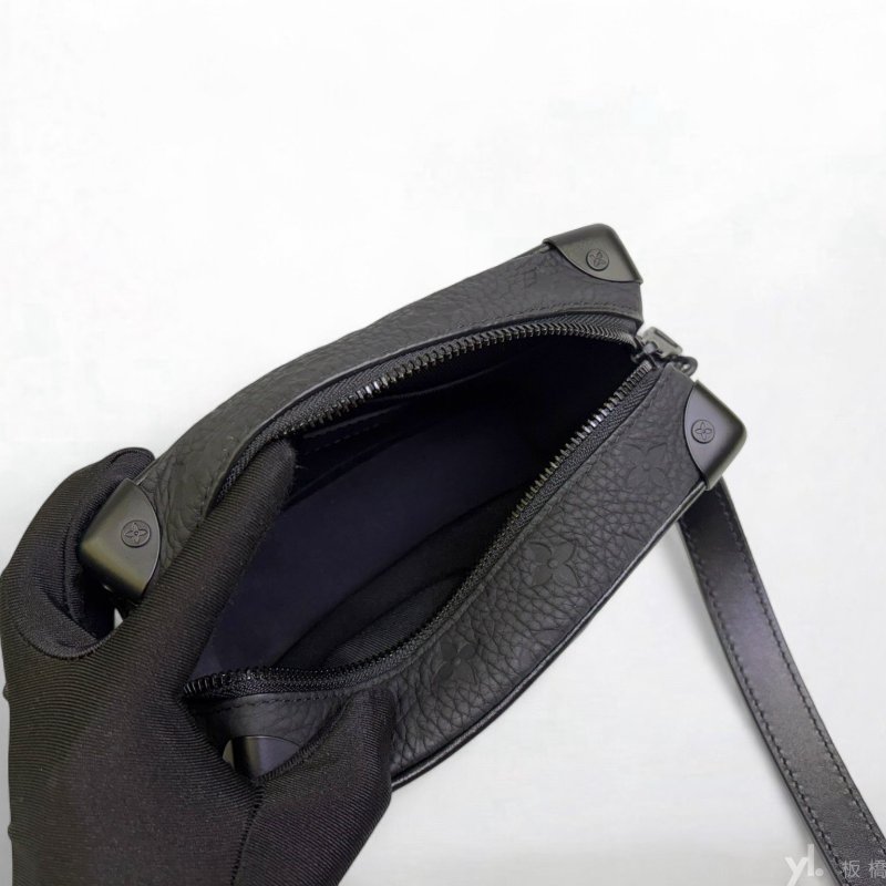 LV Mini Soft Trunk黑牛皮壓紋斜背包M55702-6