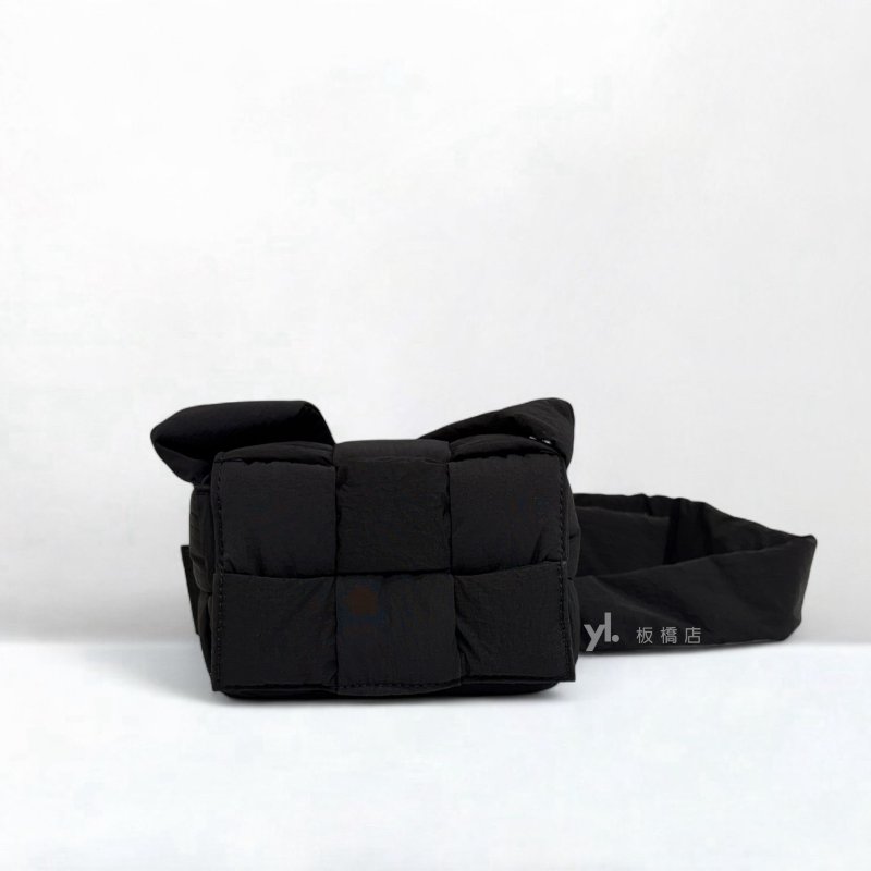 BV黑色迷你尼龍編織包斜背包-1