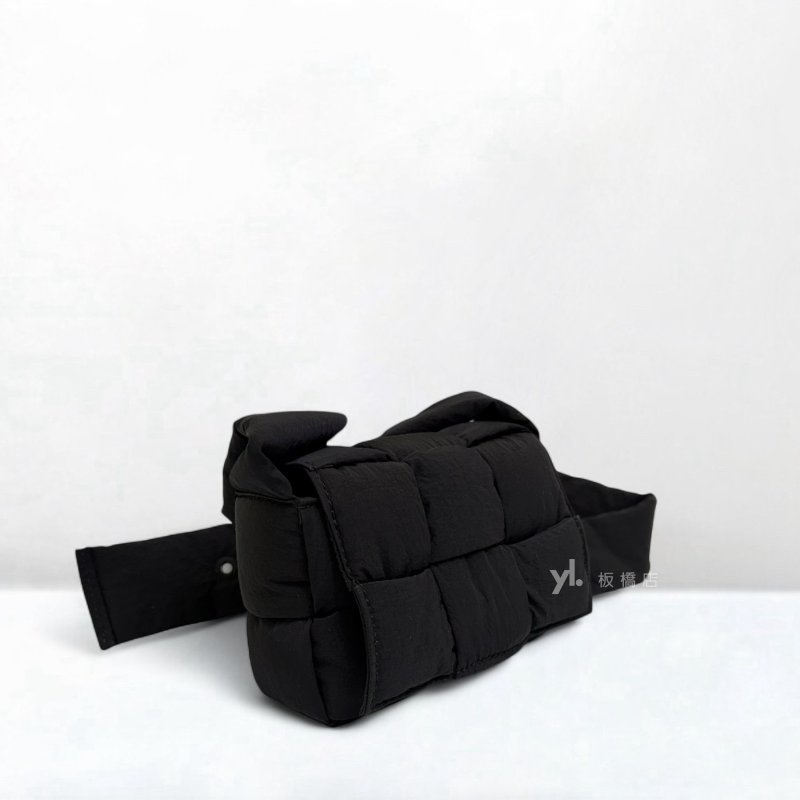 BV黑色迷你尼龍編織包斜背包-2