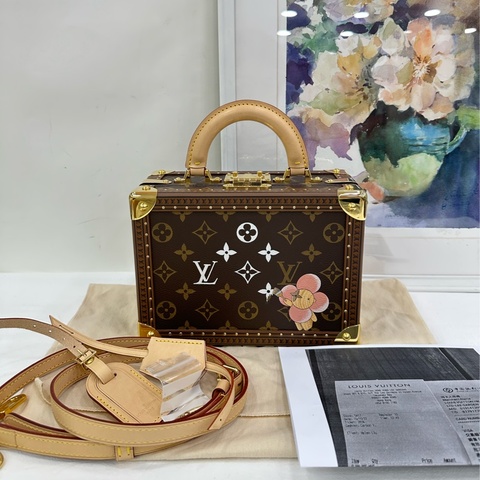 LV/ Louis Vuitton 路易威登老花PETITE VALISE 硬箱手提單背包 特別版 原價七萬多港幣 尺寸：22.5×17.5×11cm，