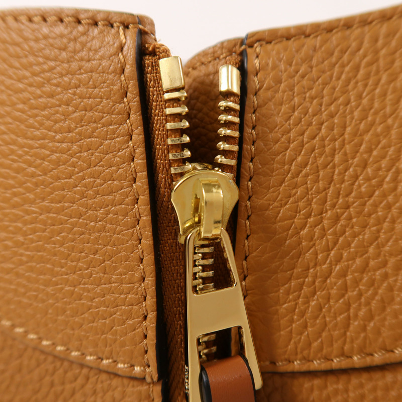 LOEWE 牛皮皮革Compact Hammock Bag金扣手挽肩背兩用袋-14