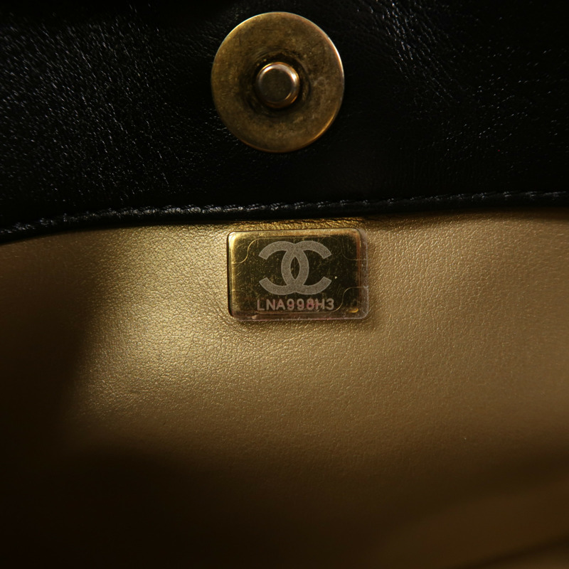 CHANEL 牛皮皮革Hobo Bag金扣鏈帶肩背袋-6