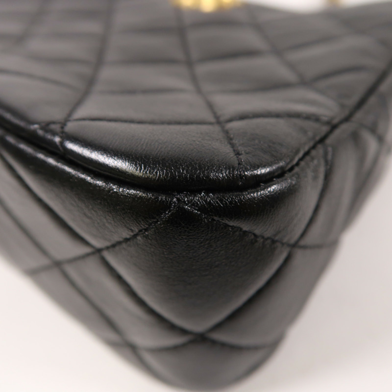 CHANEL 牛皮皮革Hobo Bag金扣鏈帶肩背袋-10