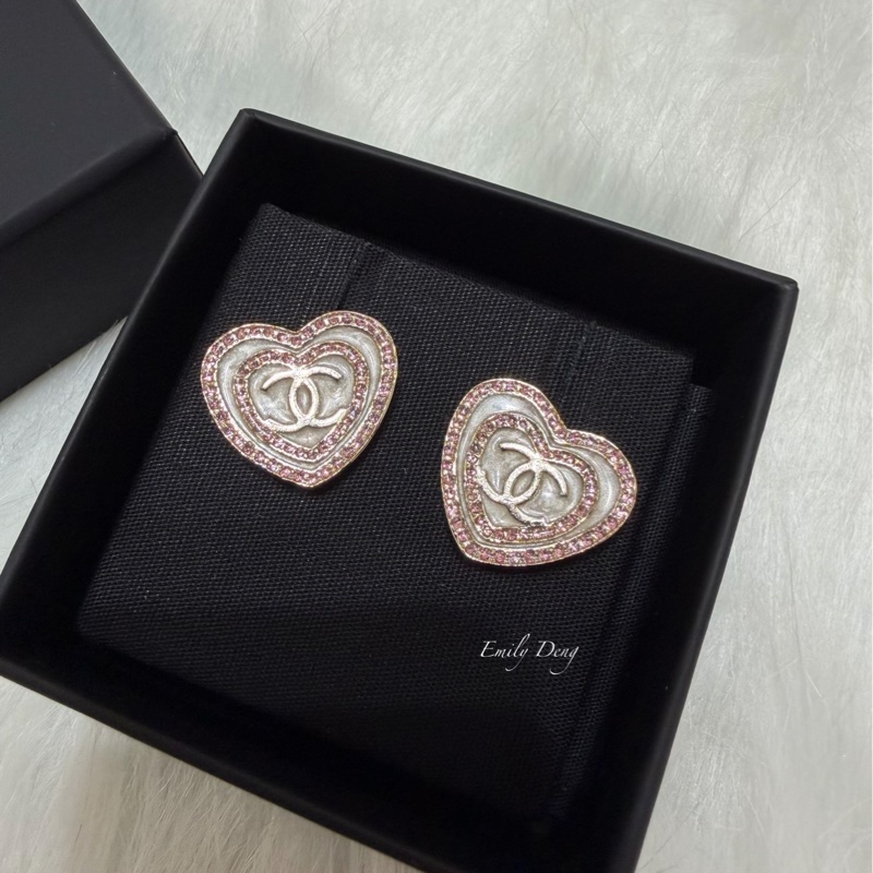 Chanel 愛心粉鑽白母貝耳環-2