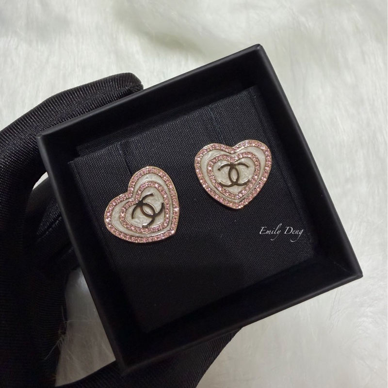 Chanel 愛心粉鑽白母貝耳環-3