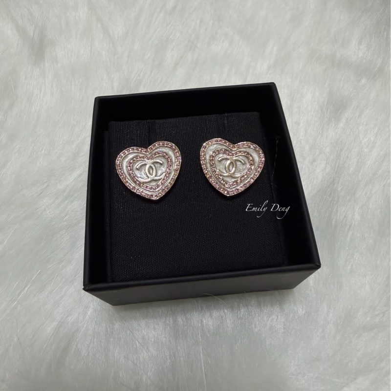Chanel 愛心粉鑽白母貝耳環-6