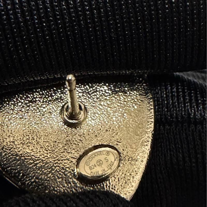 Chanel 愛心粉鑽白母貝耳環-11