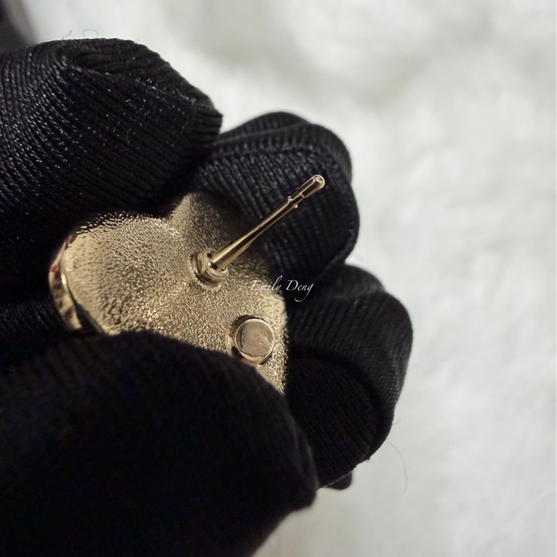 Chanel 愛心粉鑽白母貝耳環-12