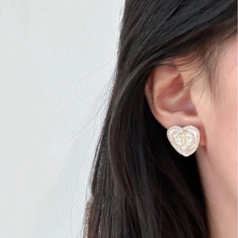 Chanel 愛心粉鑽白母貝耳環-14