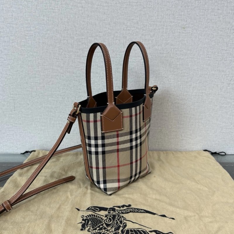 BURBERRY 格紋手提斜背水桶包 12*18*9 99新配件塵袋-1