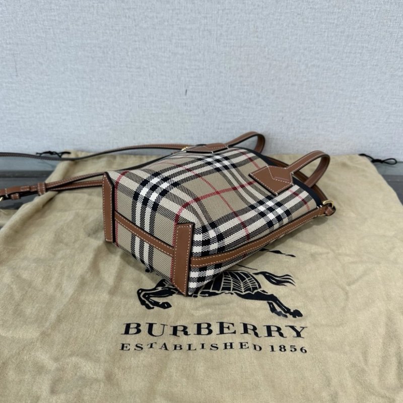 BURBERRY 格紋手提斜背水桶包 12*18*9 99新配件塵袋-2