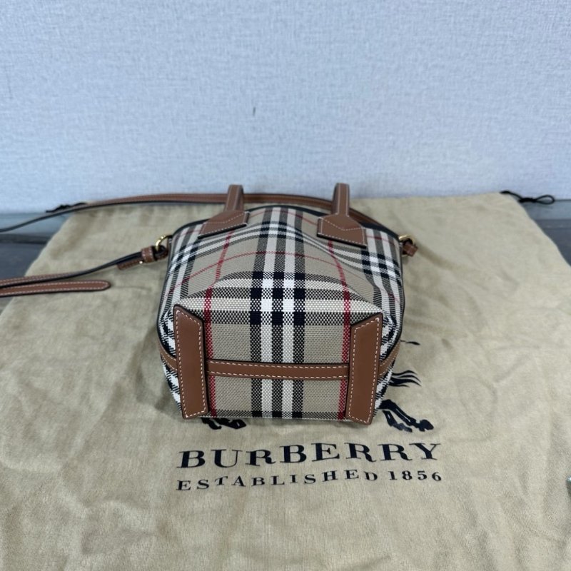 BURBERRY 格紋手提斜背水桶包 12*18*9 99新配件塵袋-3