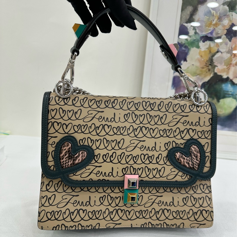 Fendi 芬迪 情人節限定 拼色拼皮 超級洋氣 很難撞包-5