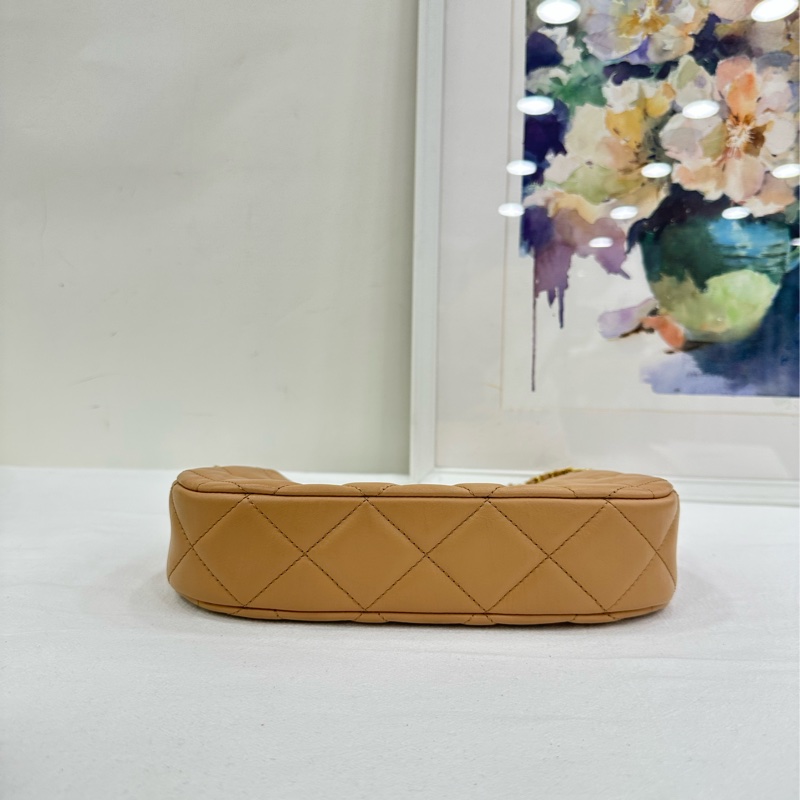 Chanel香奈兒 23K 奶茶色 大 hobo腋下包 晶片款 有購證 📐尺寸:13.5*23.5*5.3-5