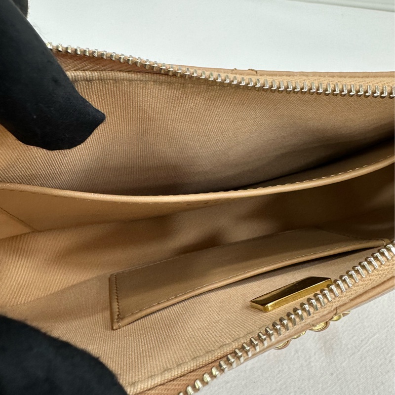 Chanel香奈兒 23K 奶茶色 大 hobo腋下包 晶片款 有購證 📐尺寸:13.5*23.5*5.3-7