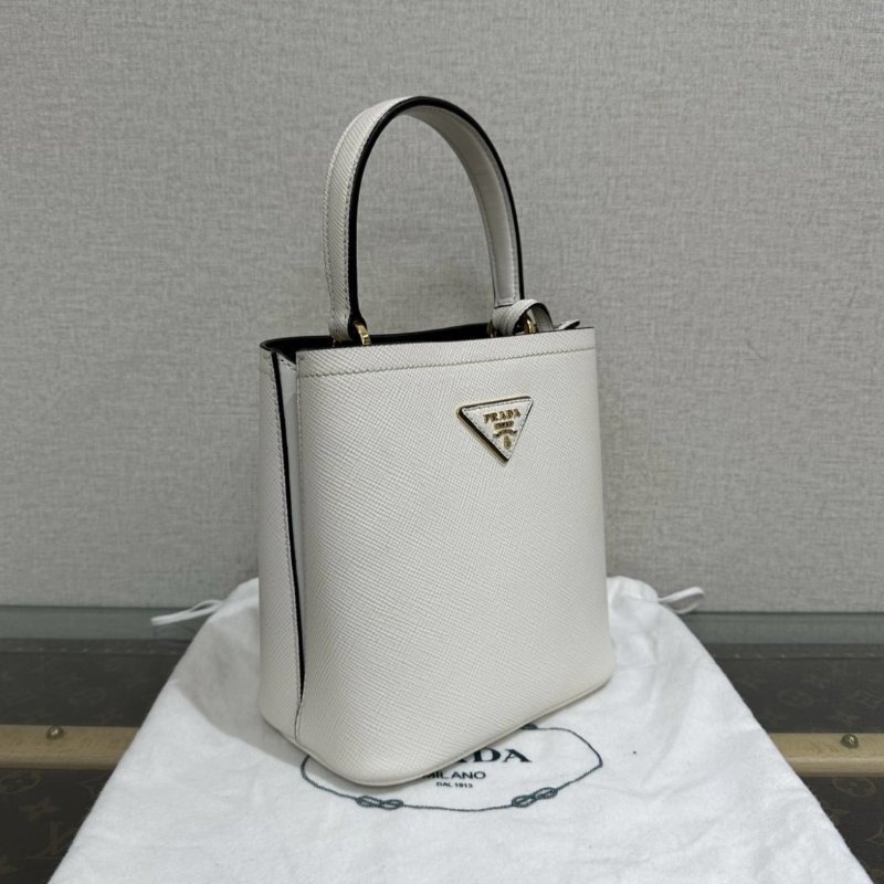 PRADA 米色Prada Panier肩背斜背水桶包 17*18*10.5 99新配件塵袋保卡-1