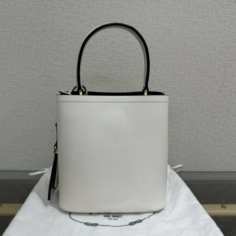 PRADA 米色Prada Panier肩背斜背水桶包 17*18*10.5 99新配件塵袋保卡-5