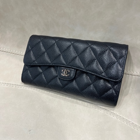 Chanel黑荔枝銀釦下蓋長夾