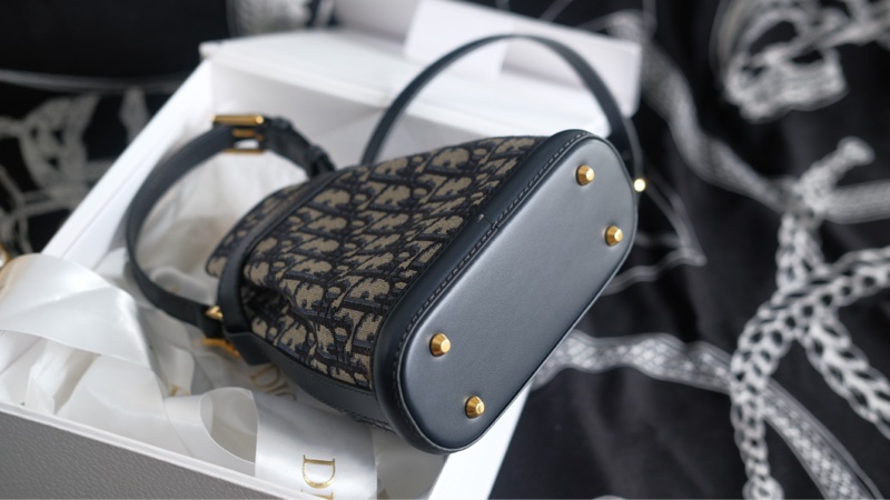 Dior Cest mini 水桶包-10