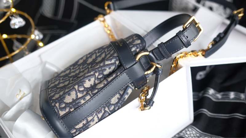 Dior Cest mini 水桶包-29