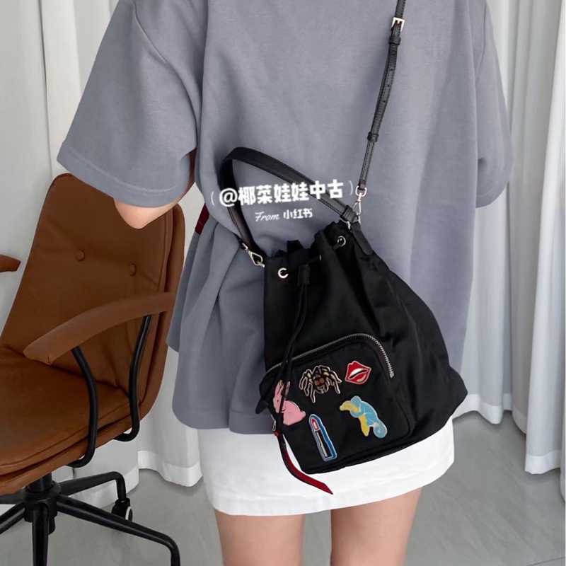 99新🈶️購證❤️ prada #尼龍 #水桶包 #黑銀 #斜背包-1