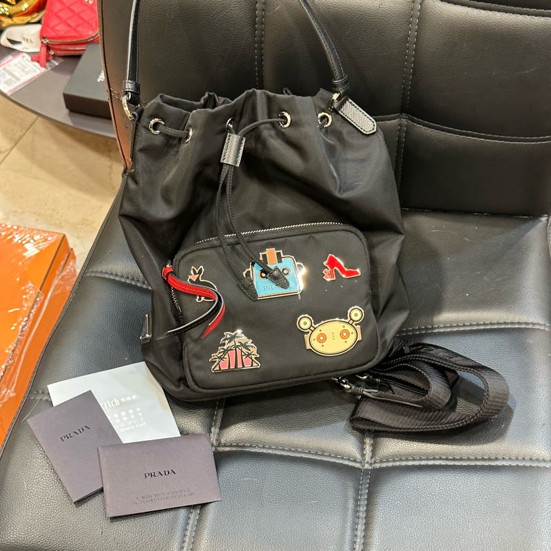 99新🈶️購證❤️ prada #尼龍 #水桶包 #黑銀 #斜背包-4