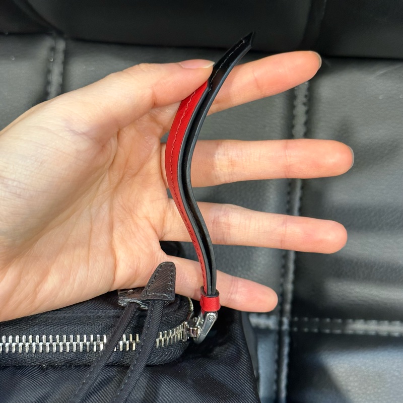 99新🈶️購證❤️ prada #尼龍 #水桶包 #黑銀 #斜背包-10