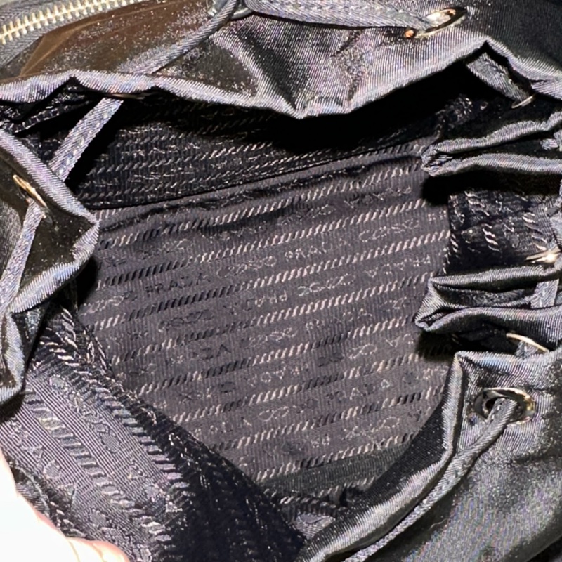 99新🈶️購證❤️ prada #尼龍 #水桶包 #黑銀 #斜背包-12