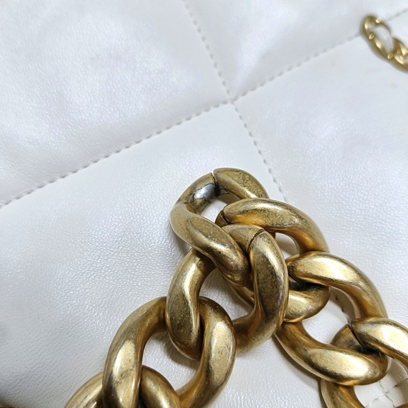 CHANEL CHANEL 19 大號 白色羊皮菱格紋絎縫斜挎包手提包單肩包 金色銀色釘色五金 晶片款-12