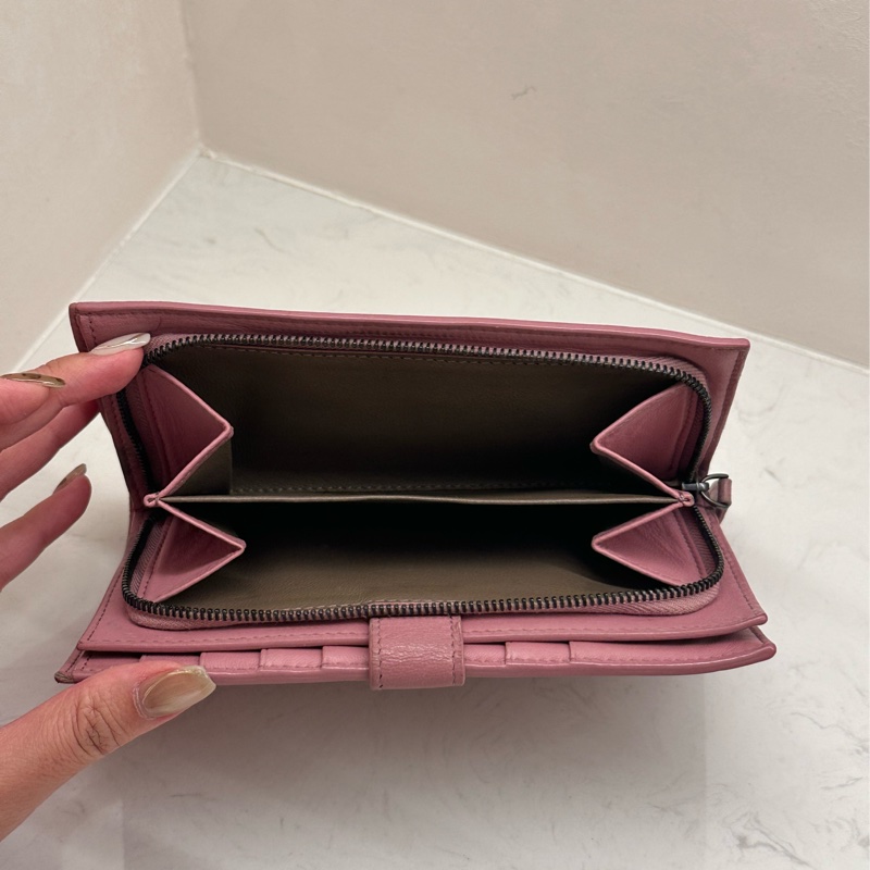 BOTTEGA VENETA 經典中夾 溫柔浪漫粉紫色-5