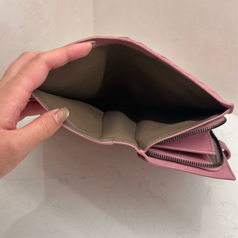 BOTTEGA VENETA 經典中夾 溫柔浪漫粉紫色-12