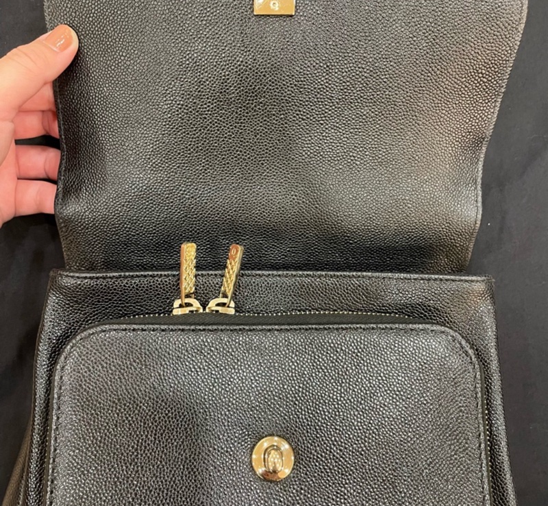 CHANEL 中號荔枝皮淡金釦郵差包-5