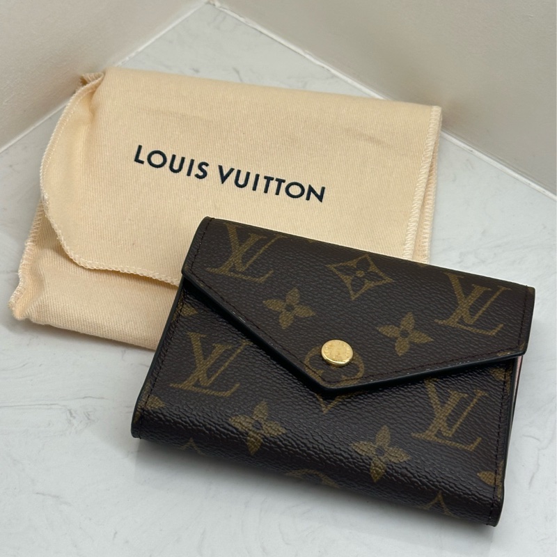 LOUIS VUITTON LV VICTORINE 經典老花信封式三摺短夾 櫻花粉-6