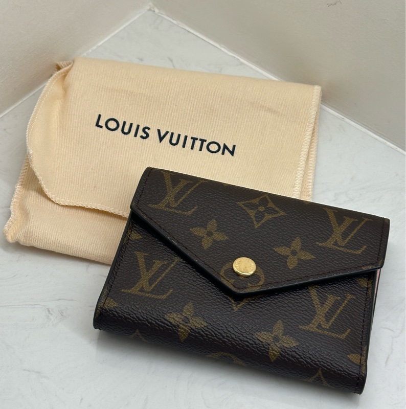 LOUIS VUITTON LV VICTORINE 經典老花信封式三摺短夾 櫻花粉-16