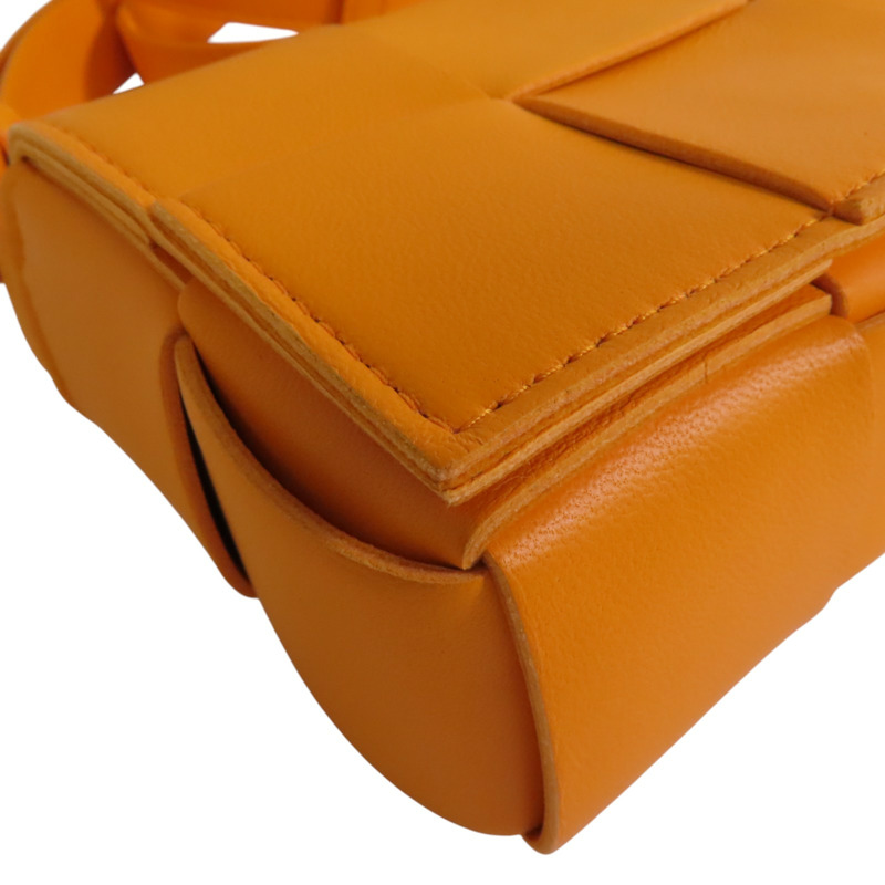 BOTTEGA VENETA 織紋皮革Cassette Mini肩背袋-9