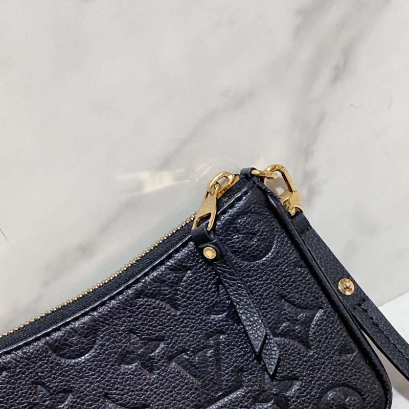LV M80349 黑 EASY POUCH ON STRAP-8