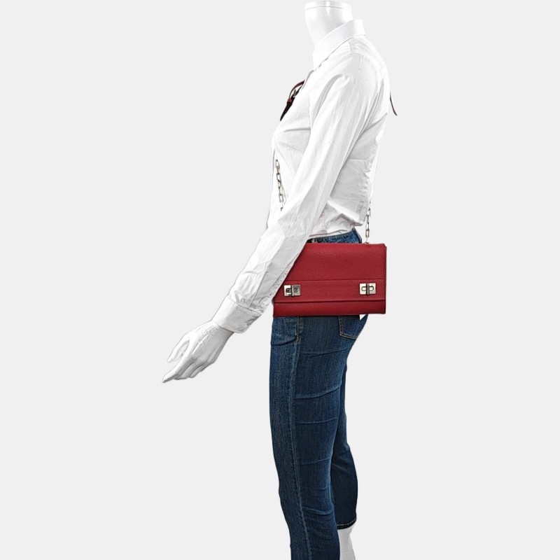 PRADA紅色牛皮十字紋斜挎包單肩包
銀色五金-1