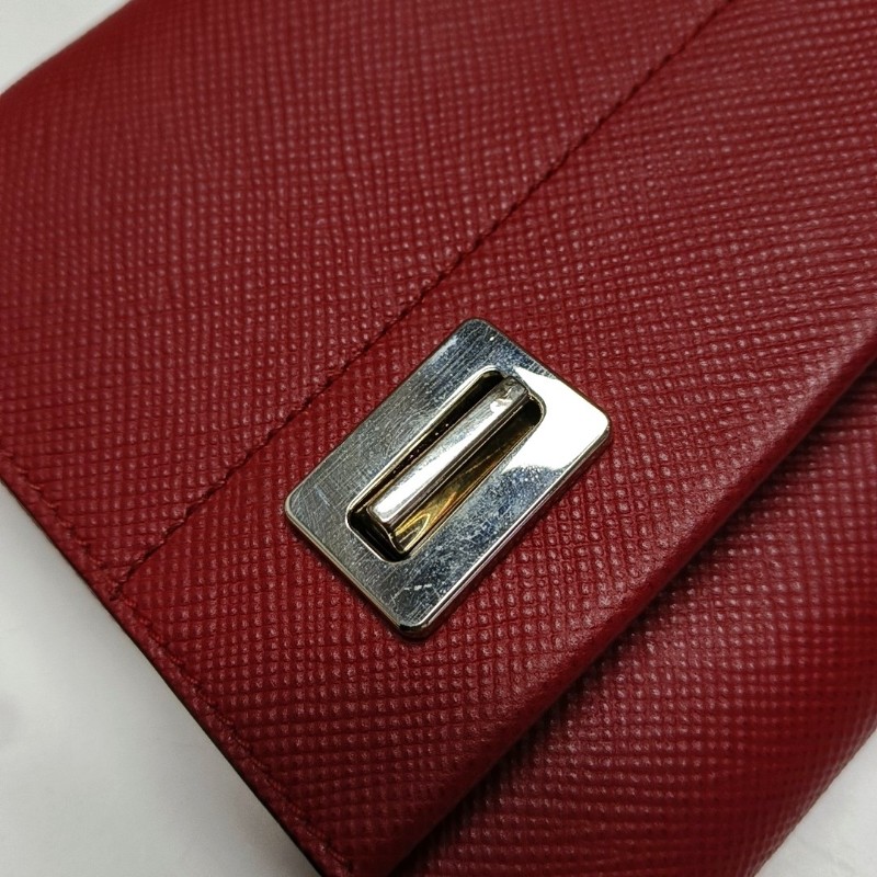 PRADA紅色牛皮十字紋斜挎包單肩包
銀色五金-7