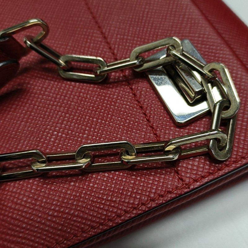 PRADA紅色牛皮十字紋斜挎包單肩包
銀色五金-12