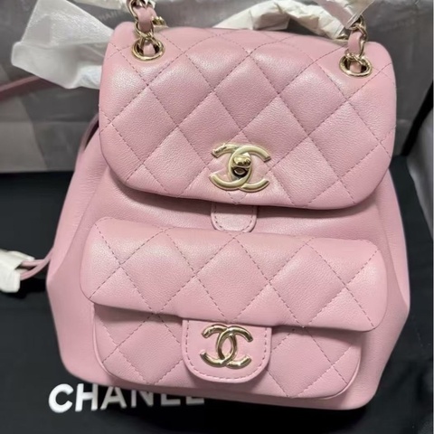 全新大全配🈶️25年購證❤️#香奈兒 #櫻花粉 牛皮 #乾燥玫瑰粉 #duma #雙肩包