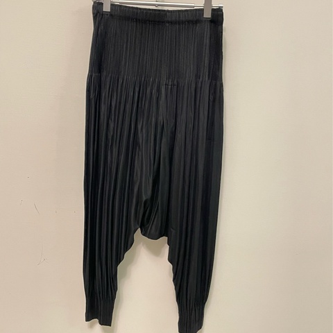 ▪️富貴選物FUGUEI▪️三宅一生PP  黑色泡芙低檔飛鼠褲