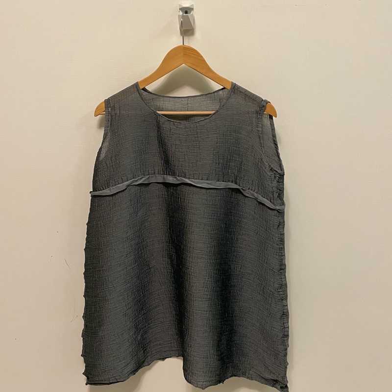 ▪️富貴選物FUGUEI▪️三宅一生ME 銀灰色 皺摺彈跳無袖上衣-0