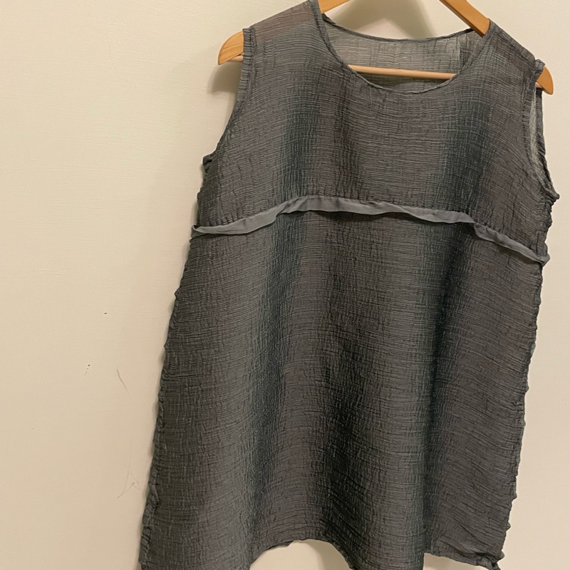 ▪️富貴選物FUGUEI▪️三宅一生ME 銀灰色 皺摺彈跳無袖上衣-3