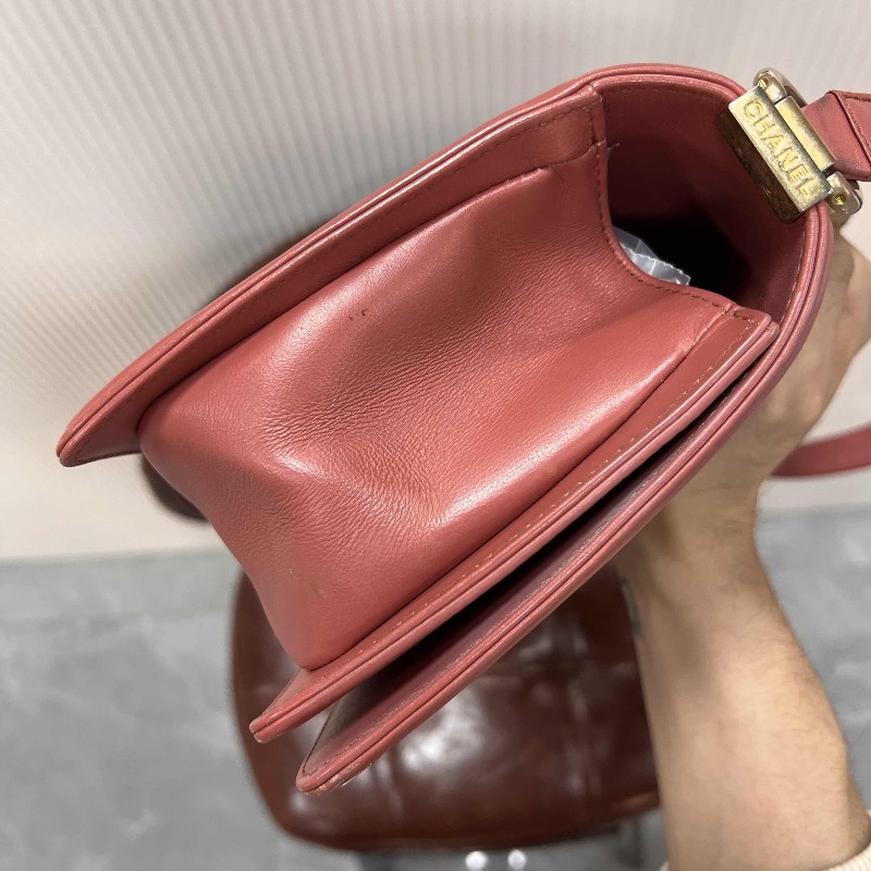 CHANEL 香奈兒 Leboy 中號 粉色金釦牛皮肩背包斜背包-8