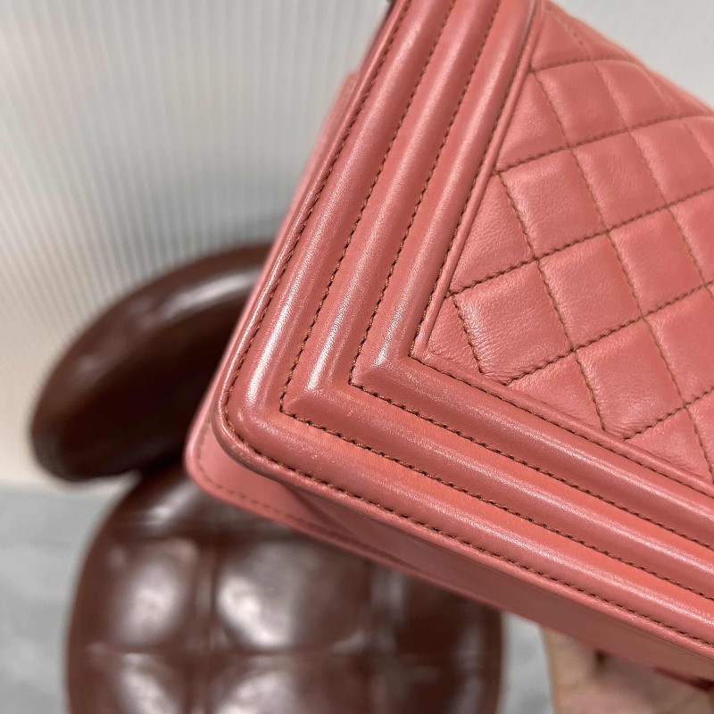 CHANEL 香奈兒 Leboy 中號 粉色金釦牛皮肩背包斜背包-12