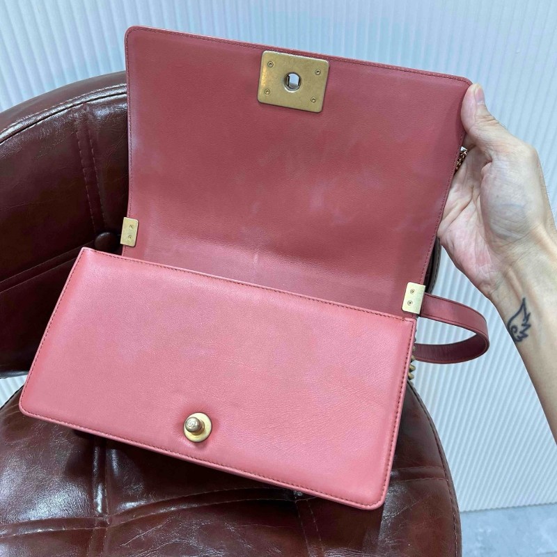 CHANEL 香奈兒 Leboy 中號 粉色金釦牛皮肩背包斜背包-14