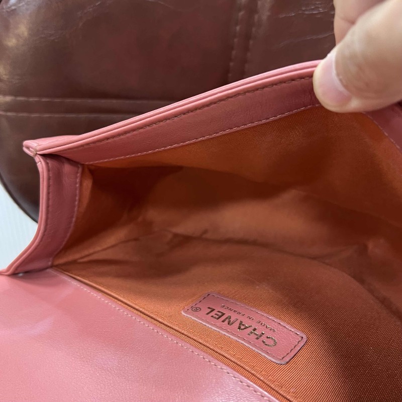 CHANEL 香奈兒 Leboy 中號 粉色金釦牛皮肩背包斜背包-17