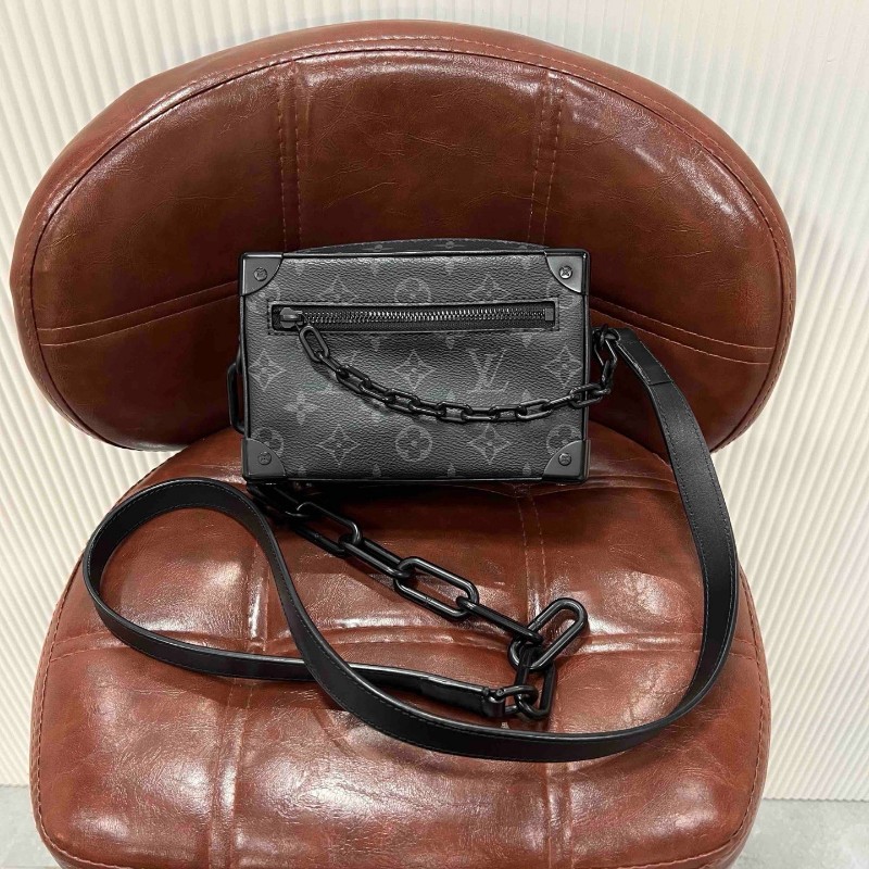LV Soft trunk 最熱門的小號黑武士黑花軟盒子鏈條包斜背包肩背包-4