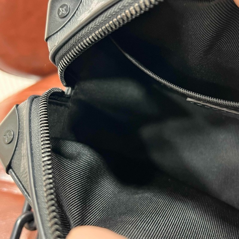 LV Soft trunk 最熱門的小號黑武士黑花軟盒子鏈條包斜背包肩背包-21